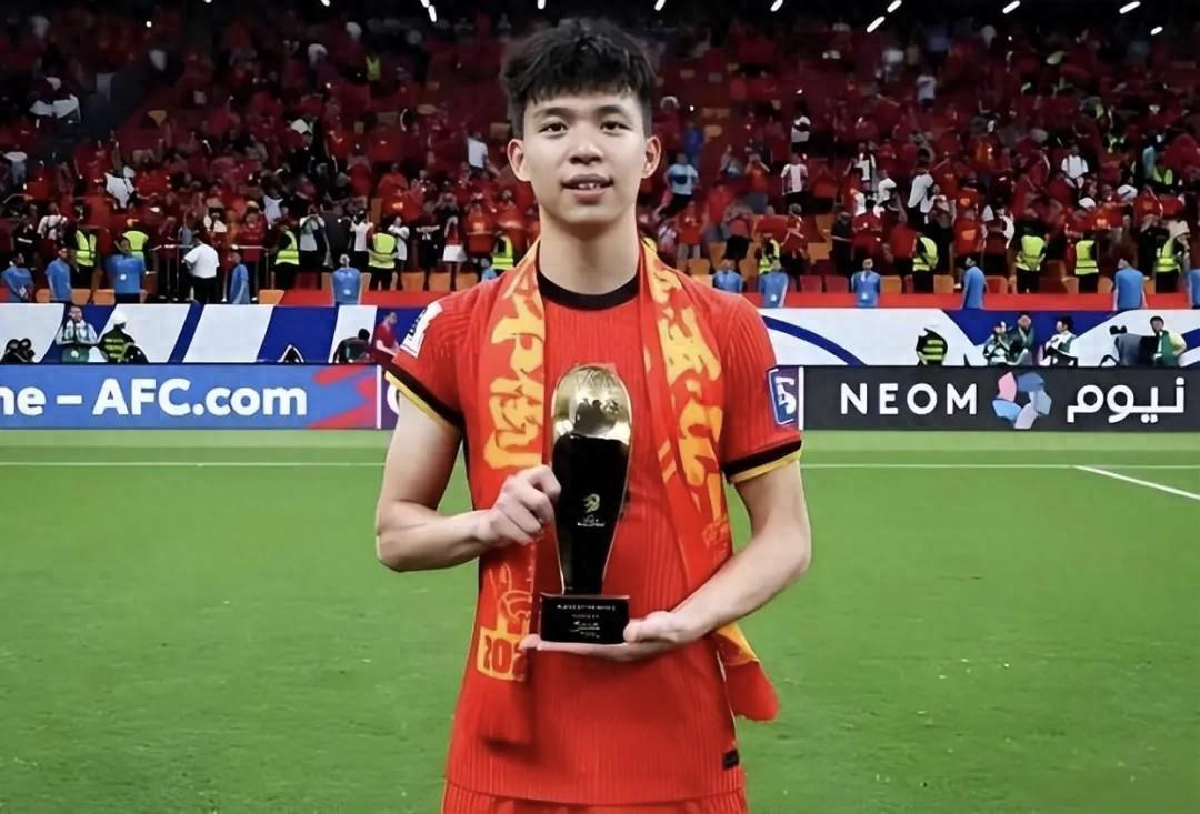 开云体育下载-中国球员历史首次，王钰栋球探报告来了，评分7分，模板巴西国脚