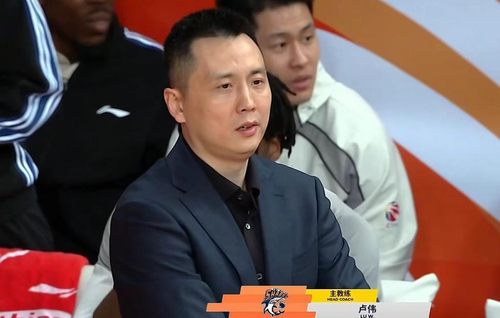 开云体育-上海男篮30分大胜，弗格36分大爆发，邹阳空砍18分6篮板4抢断！